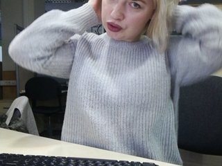 Fotografije Lola-Hola I am in office, working as a secretary! The director is nearby! Ass in jeans 10, bra 40, nipples 80, boobs 100, bra off 120300 токенов что-бы показать шоу, 300 токенов уже собрано, осталось 0 токенов