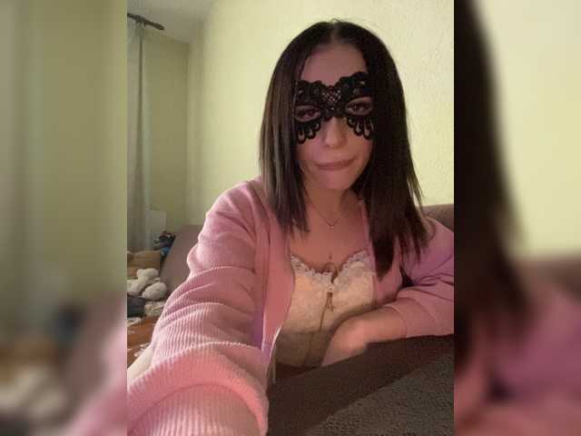 Fotografije TwE_cherries topic: Hello there) For tokens in private messages, I can only say thank you, tokens only in the general chat) Lovens lvl: 2, 10, 30, 60, 100, 200, 300, 555 ) I do not remove the mask even in private, only beautiful eyes)