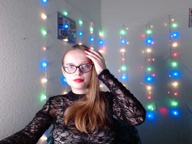 Fotografije MamaMiaQ Hi guys! glad to see everyone on my broadcast! love to communicate and play different games! Play with me I'm bored. Please help with the tokens.