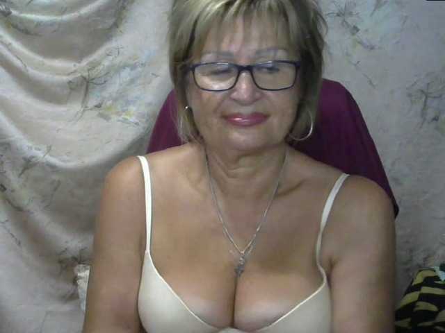 Fotografije MatureLissa Who wants to see mature pussy ? pls for @total English and German