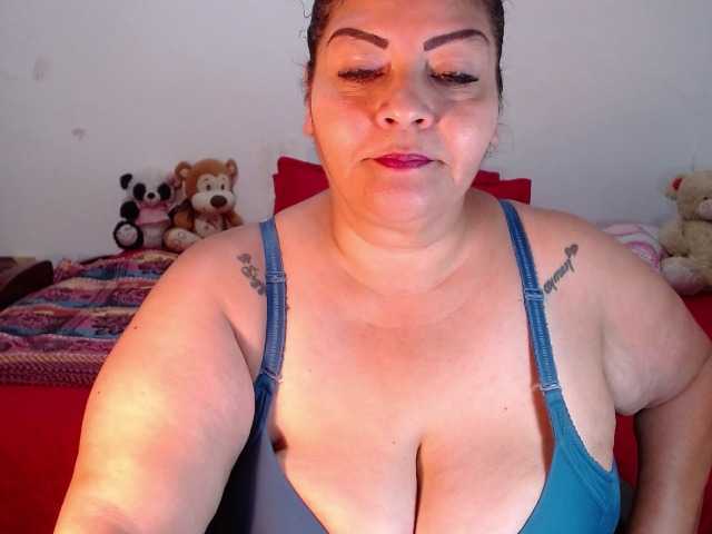 Fotografije Maturextgreat #bbw #bigbelly #bigboobs #bigass #grandma #milf #gilf #latina @total 600 @sofar 600 @remain 0