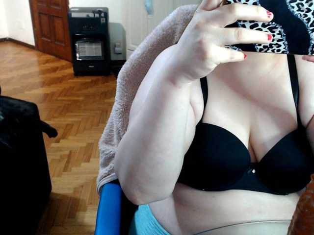 Fotografije Kimberly_BBW IS MY HAPPY BRITDAY MAKE ME VIBRATE WITH TOKENS I WANT TO RUN