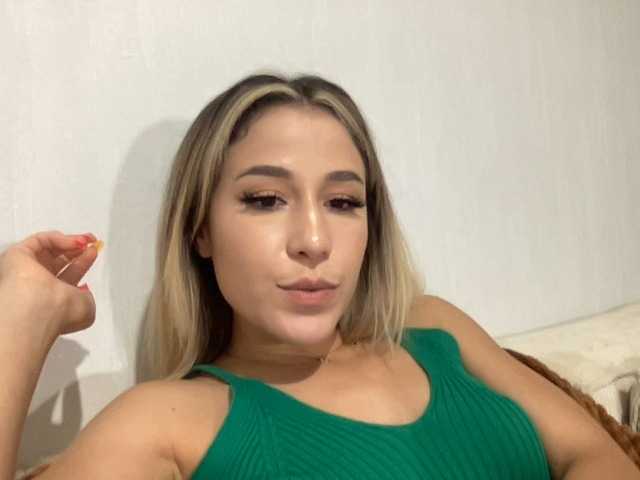 Fotografije Melyna_ Chaque 500 tokens envoyer en LIVE un album personnalisé pour toi ❤️‍