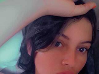 Erotski video chat MileyMoon