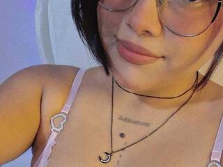 Erotski video chat MonieLodge