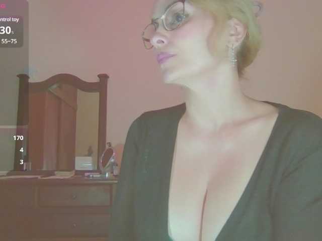 Fotografije myloverlee In silence, the children are at home,With 1 tokens, active vibrator, wet my pussy...HORNY FOR YOU,FAV 55