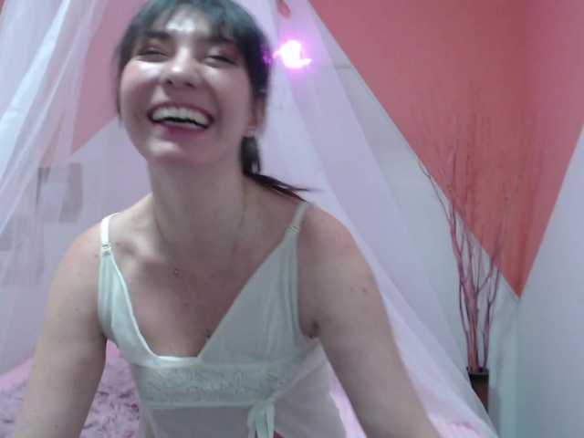 Fotografije Natasha-Quinn Welcome to my room! I am new here and I would like you to accompany me and we have fun together, I hope! #New #Latina # Sexy♥