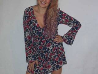 Erotski video chat NelleTEASE