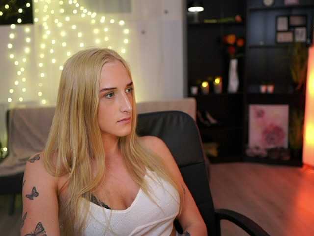 Fotografije NicoletteShea01 Still new here, come and taste my juicy titties :)