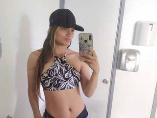 Erotski video chat NikkiHanson