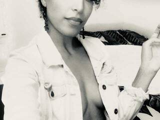 Erotski video chat NylaSweet