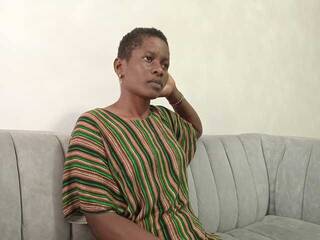 Erotski video chat Petitegirly