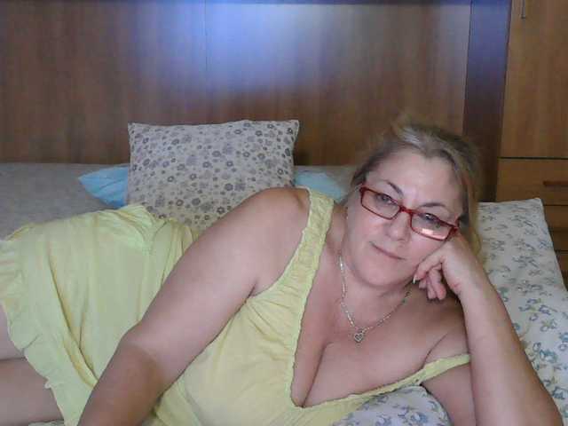 Fotografije Mary_sweet MATURE WOMAN(60 years-)#MILF#BIG TITS NATURAL#HAIRY PUSSY#SMOKER#Guys press on the heart from the right angle if you like me#C2C IN PRV,GROUP OR IN CHAT FOR 199TKS(5MIN)#PM20TKS