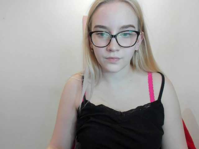 Fotografije rikkisix69 Hi guys :) My name is Rikki, my biggest strengths are my #bigtits, and #ass. Im still #teen, and #new here, and very #shy too. ;)