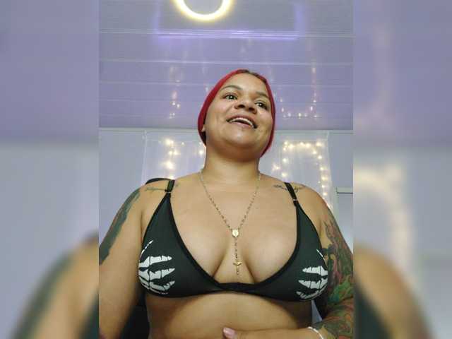 Fotografije SaamyRed HEY GUYS MY WET PUSSY LOVES VIBRATIONS, MAKE ME MOAN AND SCREAM WITH PLEASURE, I'M READY FOR YOU #curvy #bigass #squirt #cum #anal
