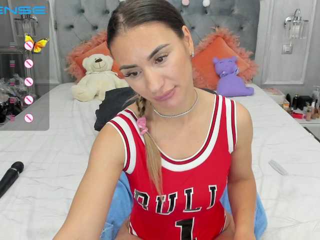 Fotografije SaraJennyfer Torture me whit your tips!!Spin the wheel for 50 tkjs!#squirt #anal #pussy #bj #joi#cei
