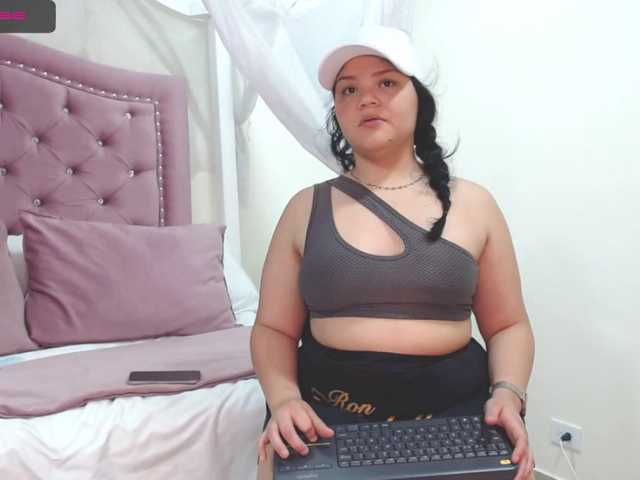 Fotografije SharlotteThom hi guys wolcome too my room// show oios 25 tks // spank ass 65 // come and difruta on my naughty side today and willing to play a lot with you!!