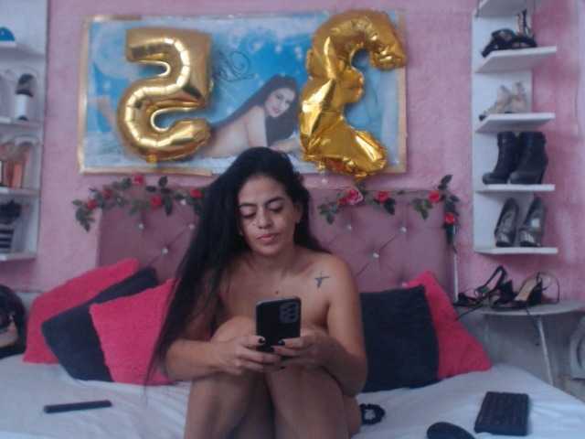 Fotografije TiffanySstar Hello guys, today I am very horny, that such a anal show, 1000 token,