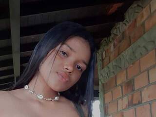 Erotski video chat Tiny-Annie