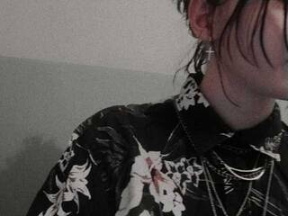 Erotski video chat TinyDasha