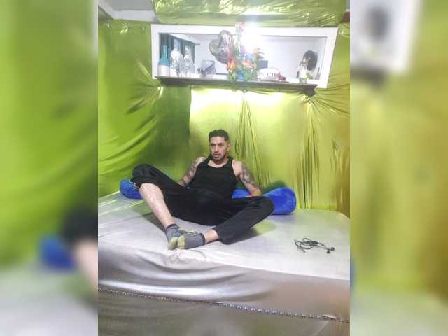 Emitiranje snimki zaslona littlepornstars