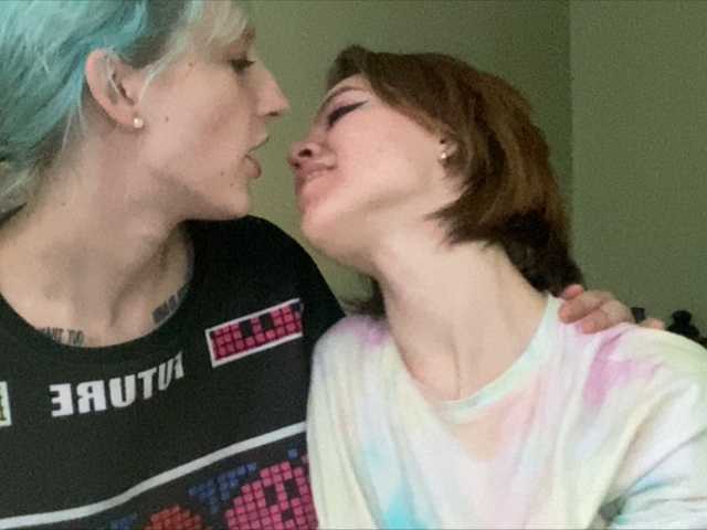 Emitiranje snimki zaslona TreshGirls