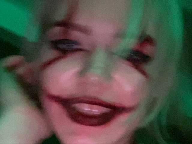 Emitiranje snimki zaslona TreshGirls