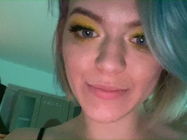 Emitiranje snimki zaslona TreshGirls