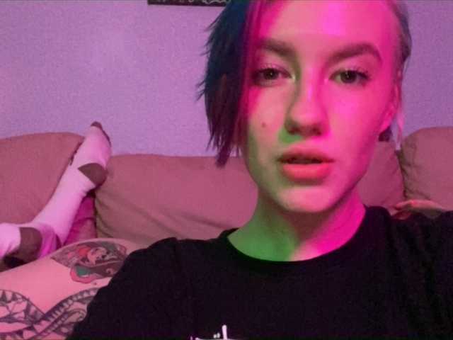 Emitiranje snimki zaslona TreshGirls