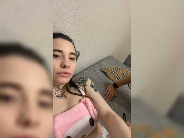 Emitiranje snimki zaslona TreshGirls