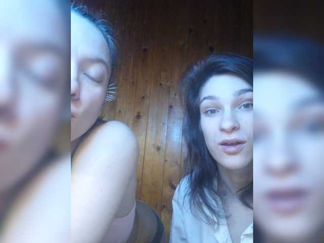 Emitiranje snimki zaslona TreshGirls