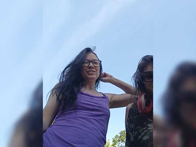 Emitiranje snimki zaslona TreshGirls