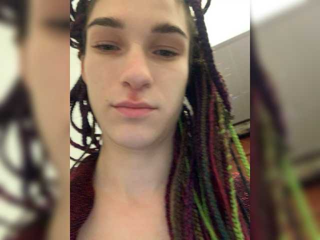 Emitiranje snimki zaslona TreshGirls