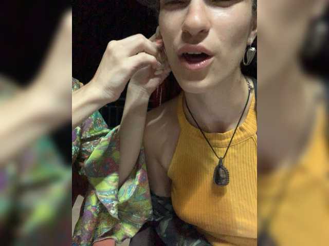 Emitiranje snimki zaslona TreshGirls