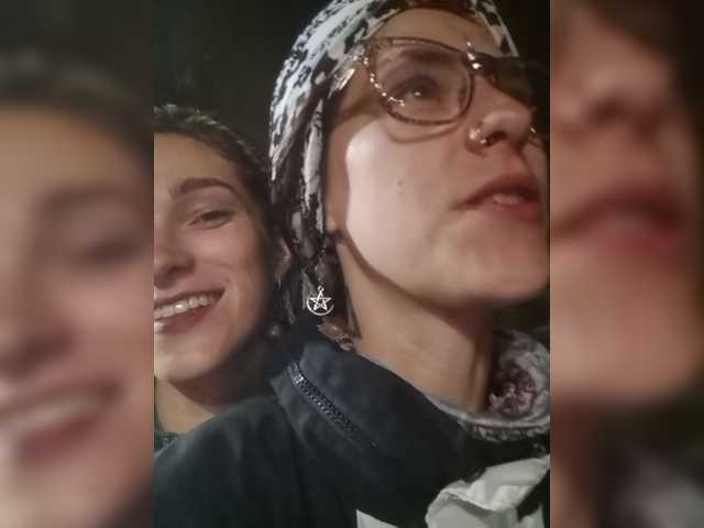 Emitiranje snimki zaslona TreshGirls