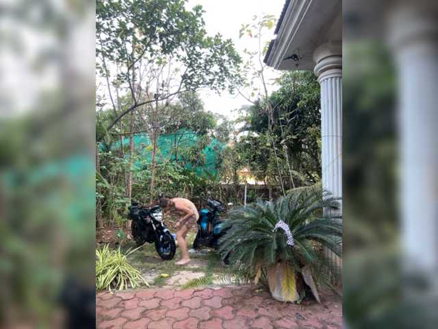 Emitiranje snimki zaslona TreshGirls