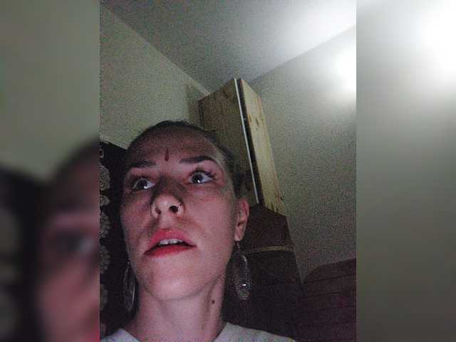 Emitiranje snimki zaslona TreshGirls