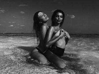 Erotski video chat twogirls3