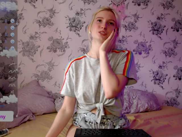 Fotografije whiteprincess 1 token = 1 splash on my white T-shirt (find out what's under it dear) #teen #new #young #chat #blueeyes