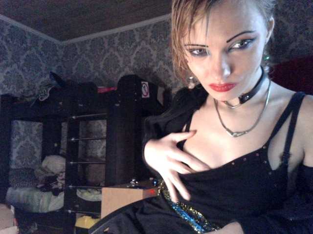 Fotografije WildMissNiks Hello my adorable. I am ready to burn passionately in a private show. Waiting for you and invite you.
