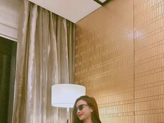 Erotski video chat Yang-Myy